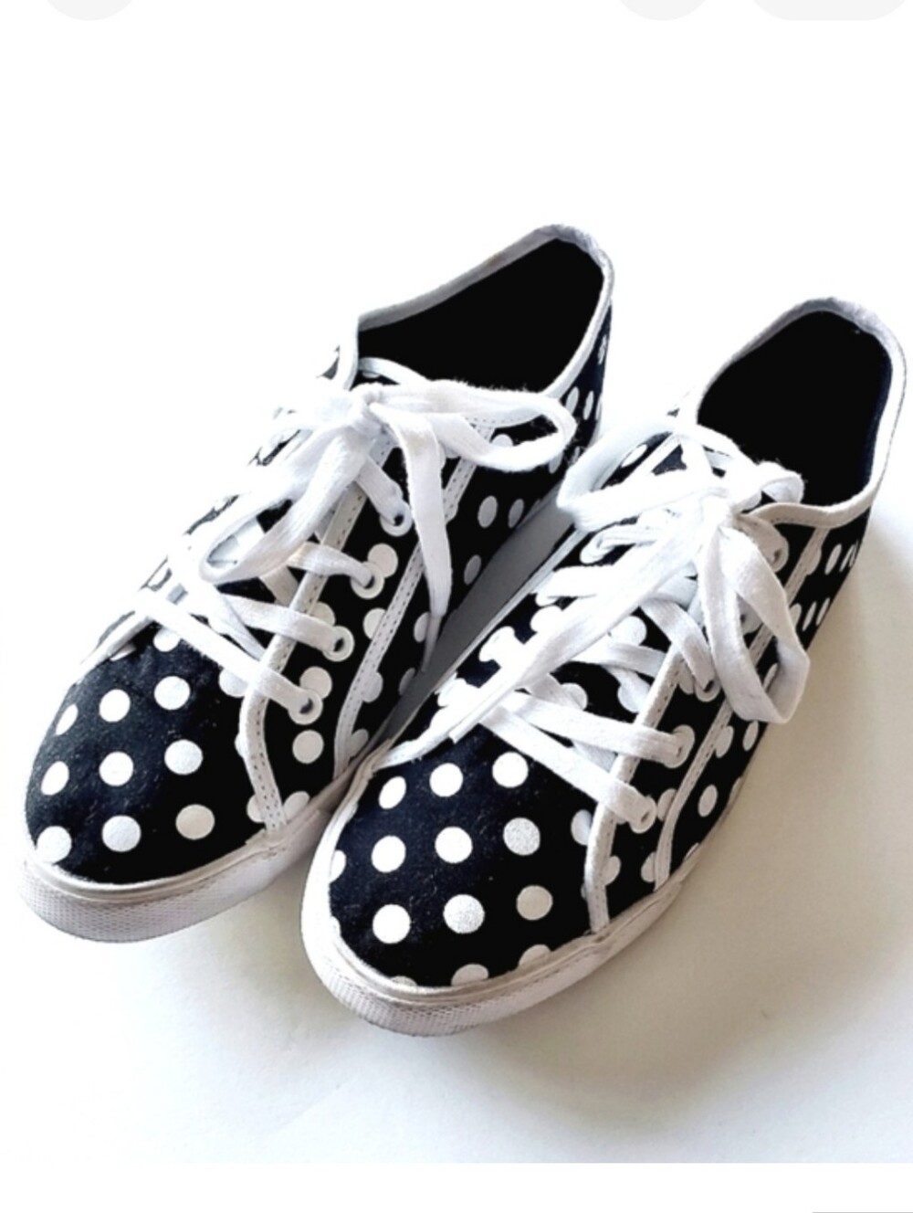 Disney Minnie Mouse Polka Dot Black and White Sneakers Size 8